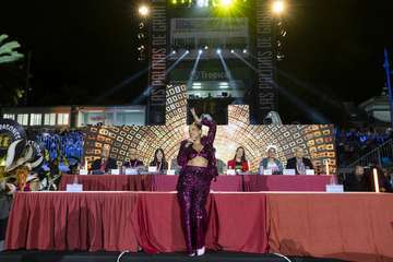 Los Nietos de SaryManchez se autodescalifican en la final de murgas al superar el tiempo establecido en señal de protesta/Lpacarnaval y TA.